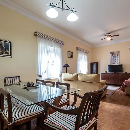 Apartment Gran Avenida 57 *